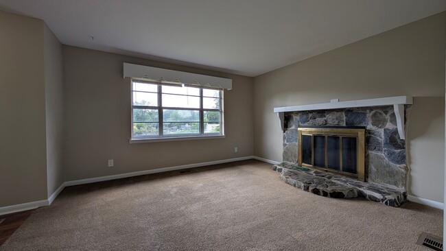 Building Photo - Traditional Brick Ranch Home for Lease | 3...