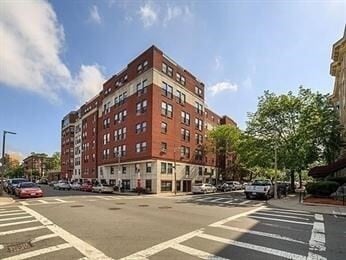Building Photo - 108 Peterborough St