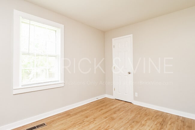 Building Photo - 5569 Rockdale Rd
