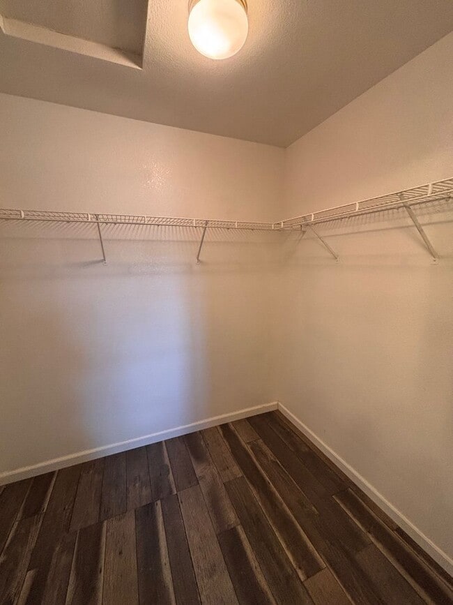 Building Photo - 830 Randell Dr