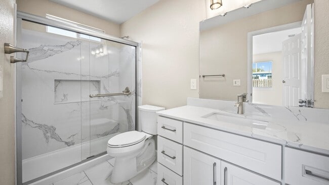 Building Photo - For Rent: Beautifully Updated 3-Bedroom Ho...