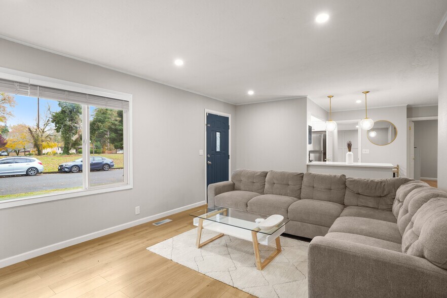 Building Photo - 755 NE 5th St