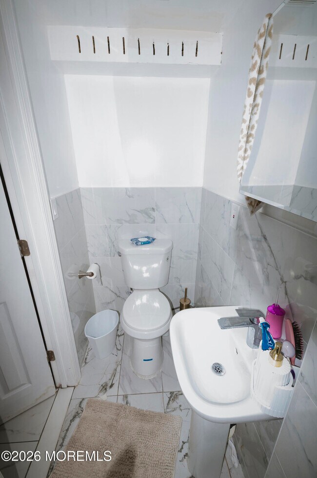 Building Photo - 295 Roosevelt Ave