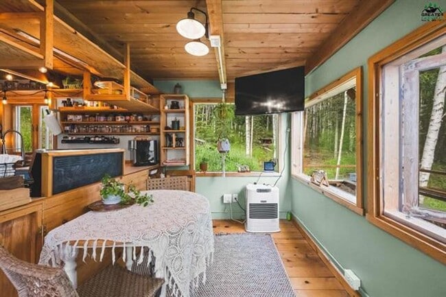 Building Photo - Charming 1-Bedroom Home on the Outskirts o...