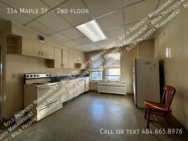 Building Photo - 314 Maple St