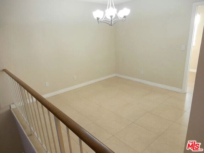 Building Photo - 1711 Grismer Ave