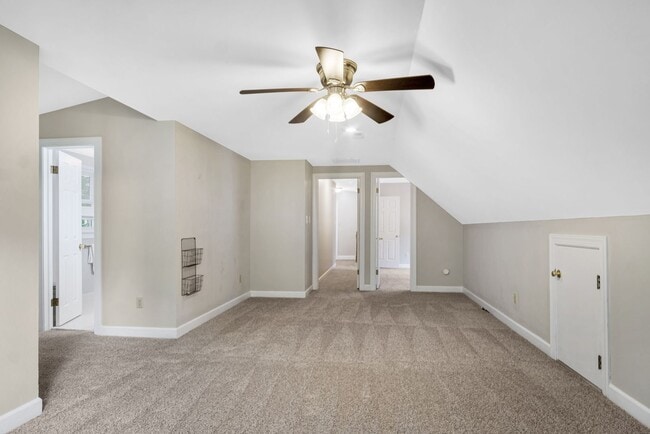 Building Photo - Beautifully Refreshed 4 Bedroom 3 Bath Col...