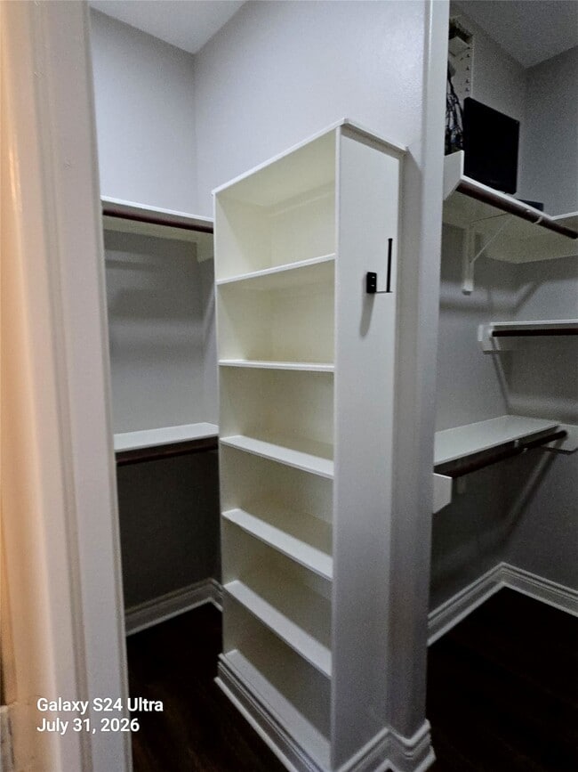 Building Photo - 5031 Gulf Stream Ln