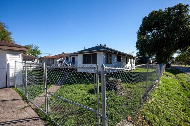 Building Photo - 2248 7th Ave