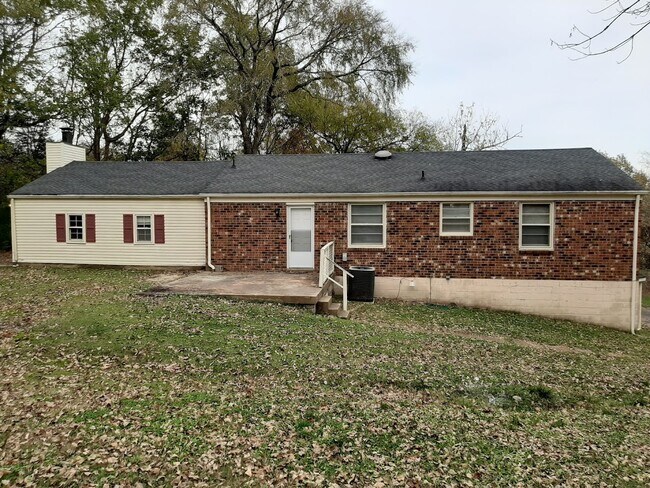 Building Photo - 105 Travis St