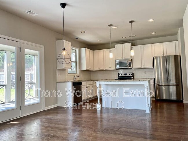 Building Photo - 7531 Silk Tree Pointe