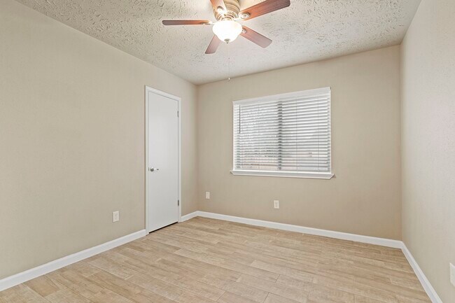 Building Photo - 2502 Planters Row