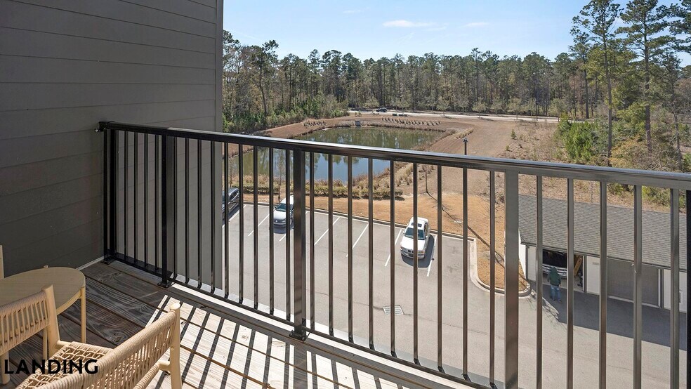 Building Photo - 6000 Front St