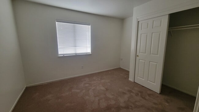 Building Photo - 8617 Beaver Dr