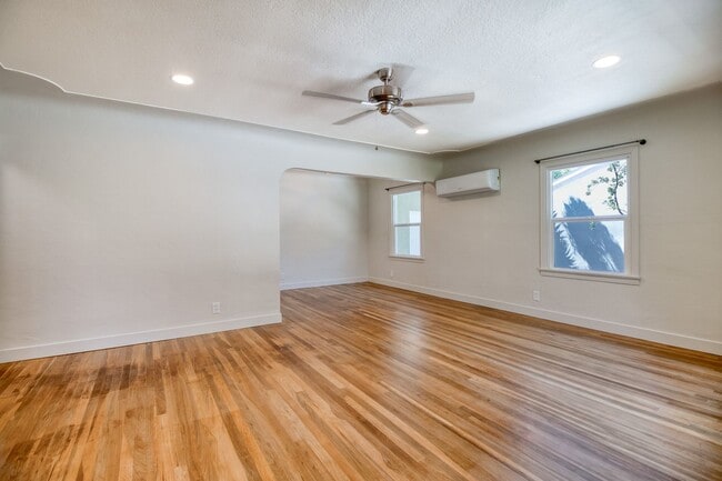 Building Photo - Remodeled La Loma Bungalow!