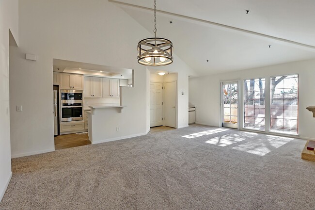 Building Photo - 10252 Danube Dr