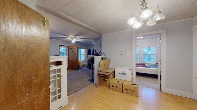 Building Photo - Walk to Restaurants and Shopping