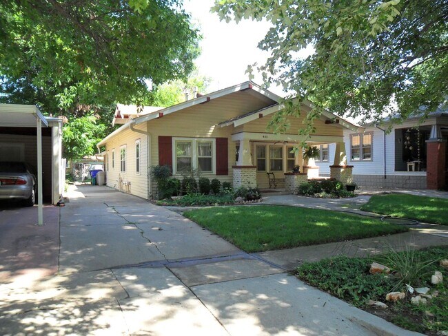Primary Photo - 445 College Ave