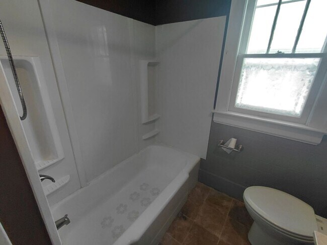 Building Photo - 2 Bedroom 1 Bathroom Home for Rent