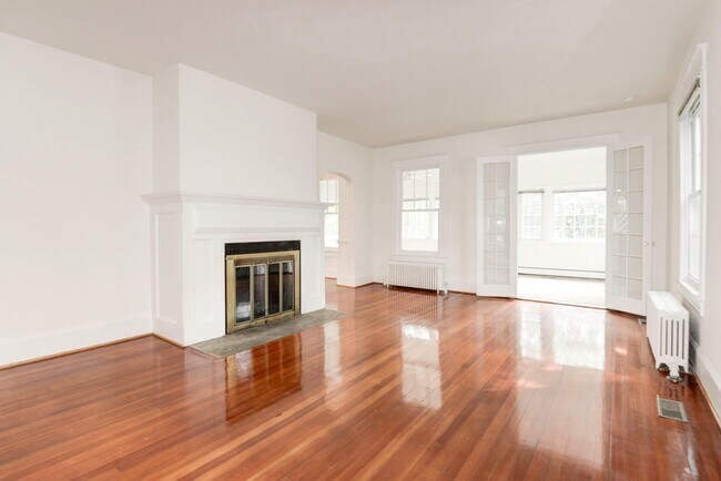 Building Photo - 3805 Shepherd St