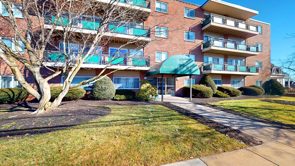 Building Photo - 537 Highland Ave