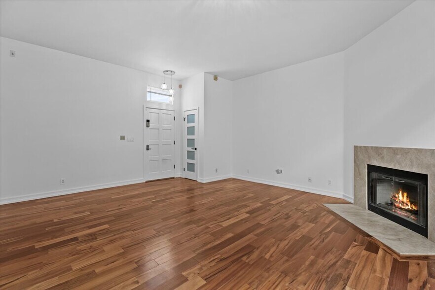 Building Photo - 2550 S Centinela Ave