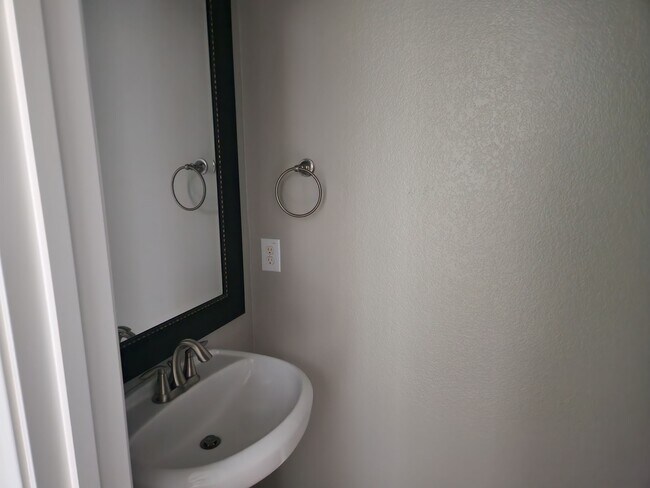 Building Photo - 20676 Oakhurst Meadows Dr