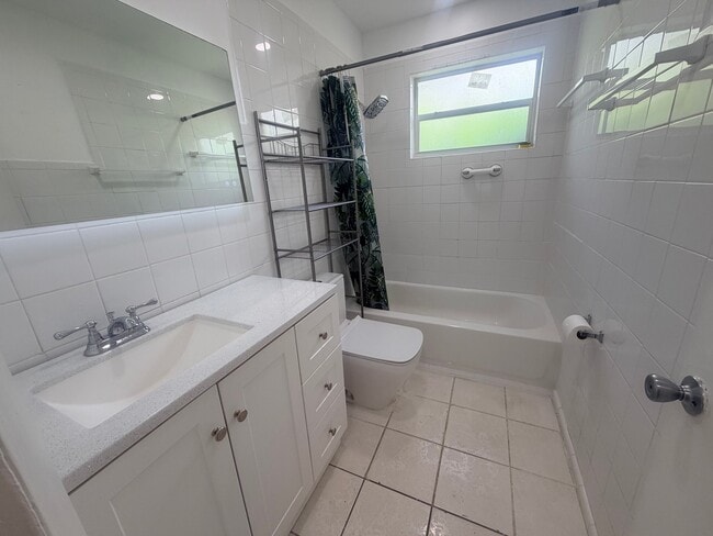 Building Photo - 3821 SW 89th Ct