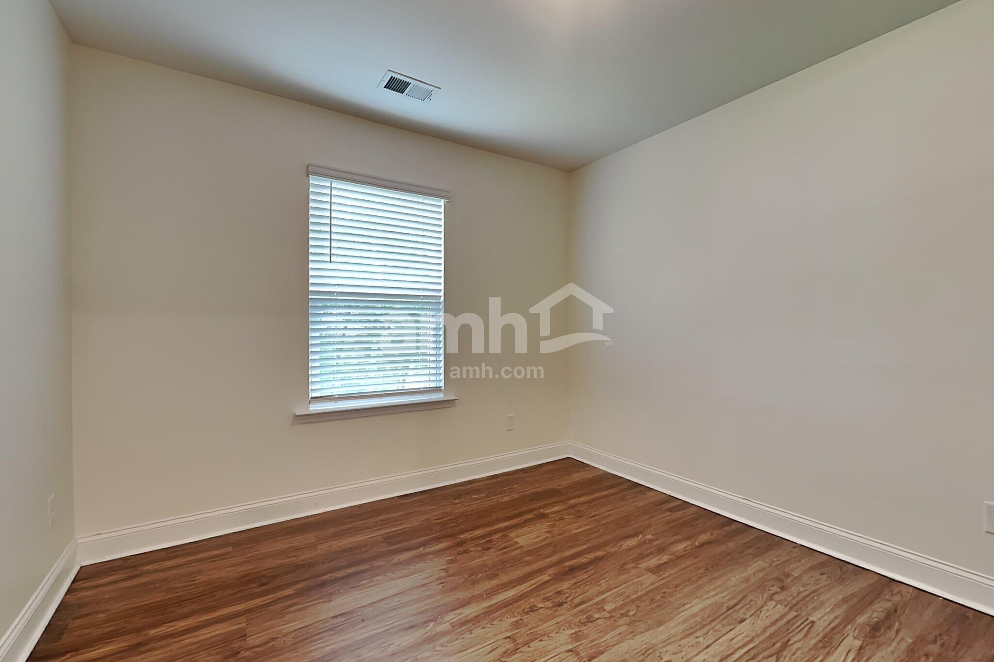 Building Photo - 218 Swan Dr