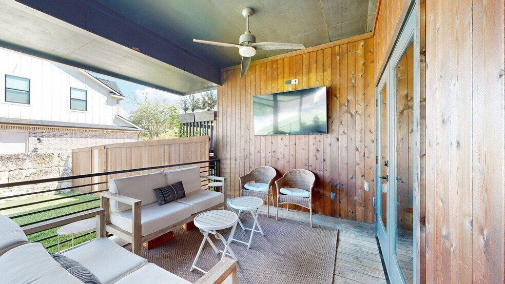 Building Photo - 805 Dexter Dr S