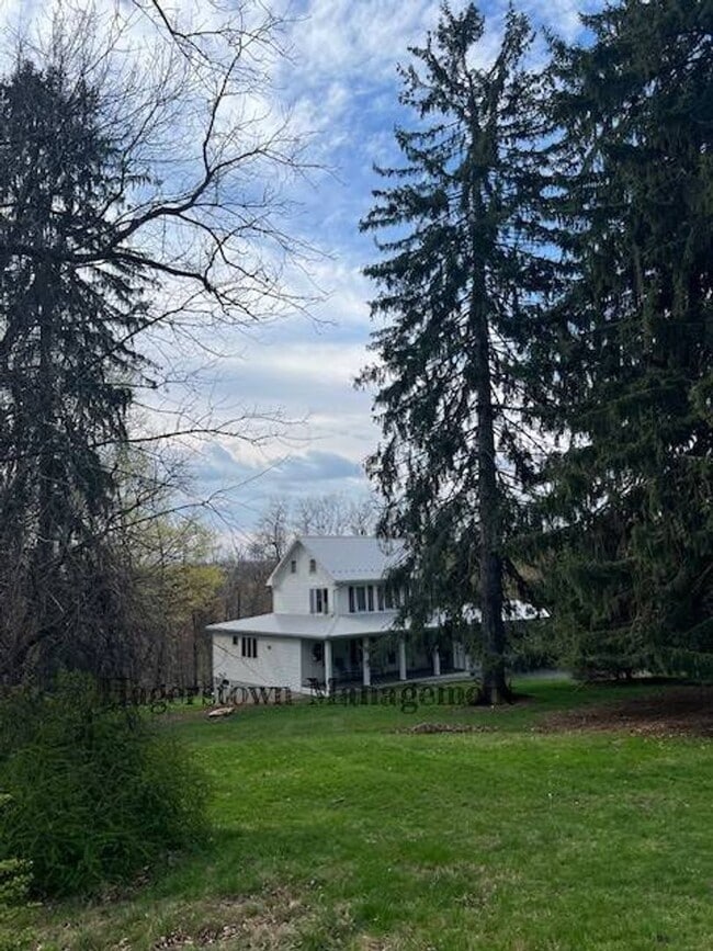 Building Photo - Beautiful Home in Blue Ridge Summit