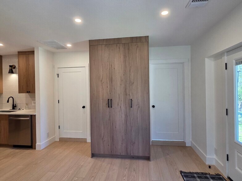 Building Photo - 10717 Deer Canyon Rd