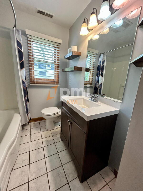Building Photo - 5107 White Oak Terrace