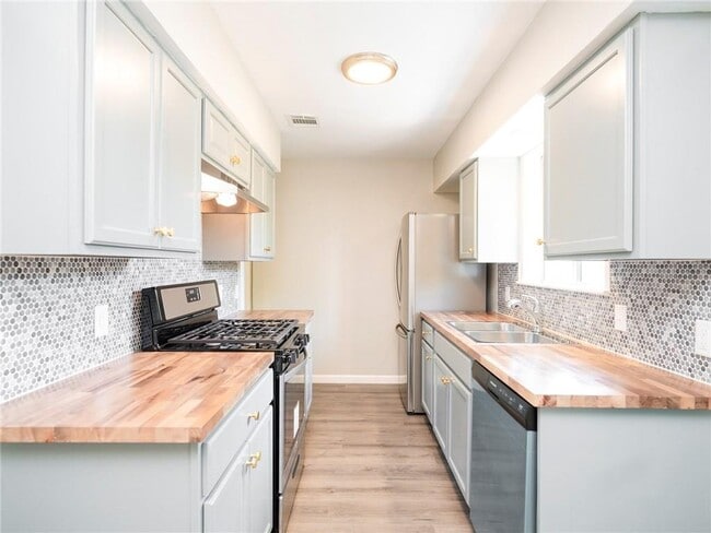 Building Photo - 2524 Glen Springs Way