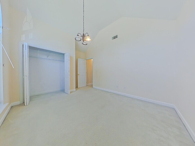Building Photo - 615 Ventana Dr