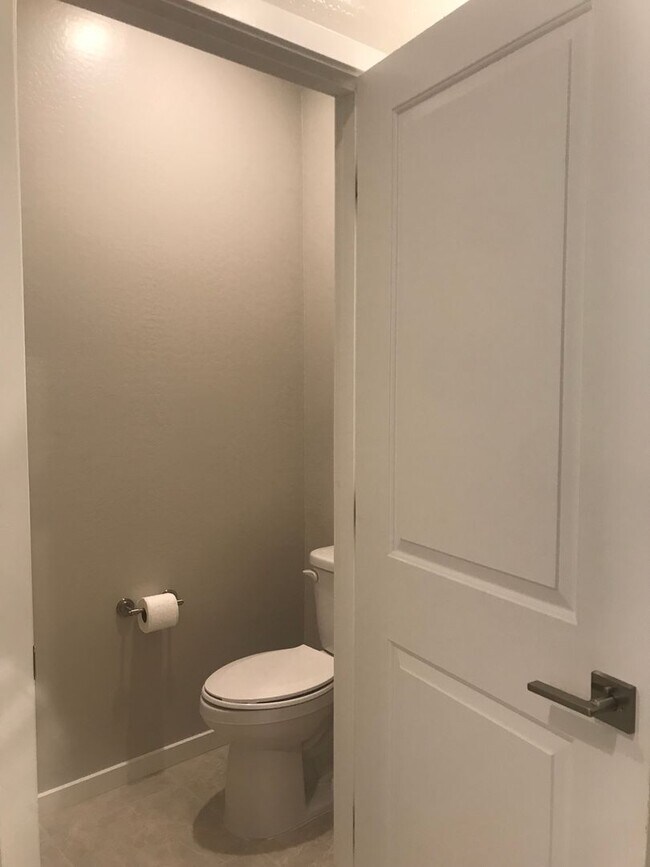 Building Photo - Beautiful Newer 3 bedroom Home Sweetwater ...