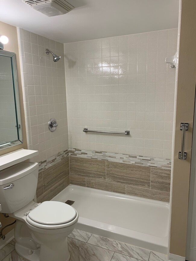 Bathroom - 1737 Pine Ridge Way W