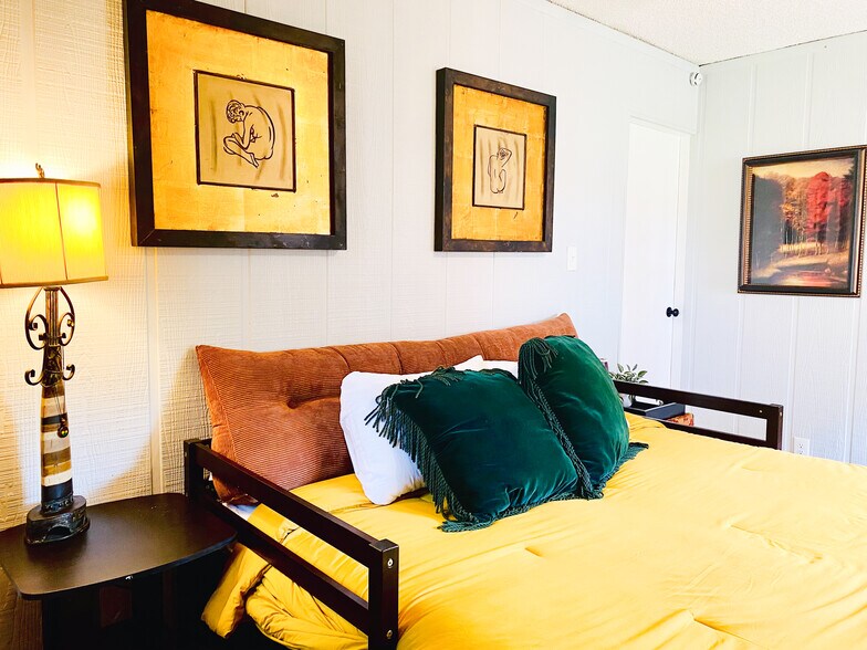 Building Photo - 2507 Sandy Dr