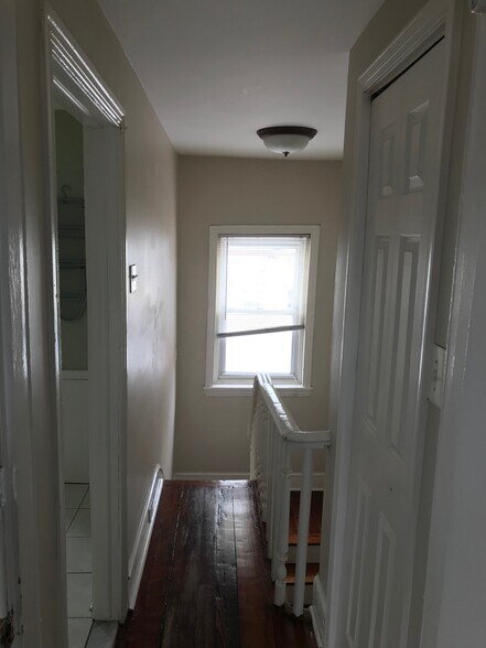 Building Photo - 1518 S 13th St