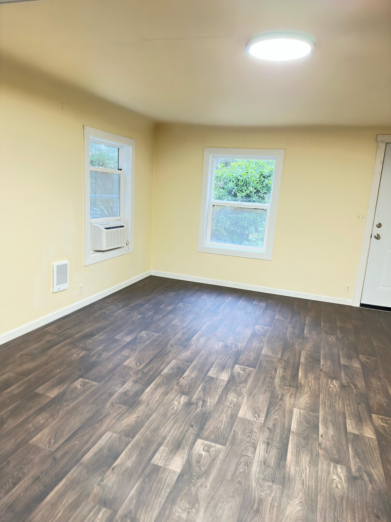 Building Photo - 3831 NW Anderson Hill Rd