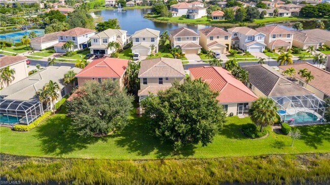 Building Photo - ** 4 Bed/3.5 Bath Single Family ~ 2 Car Garage Single Family Home ~ Lake Views **
