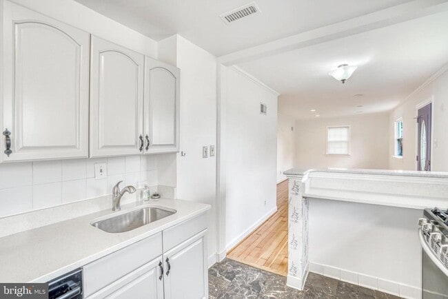 Building Photo - 5608 Tremont Dr
