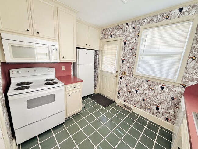Building Photo - 409 9th St