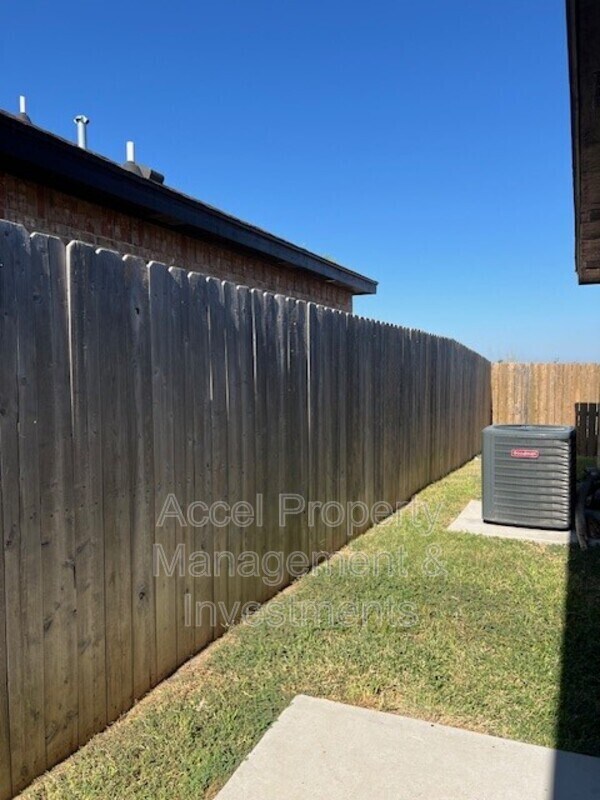 Building Photo - 1805 Cari Nicole Ave