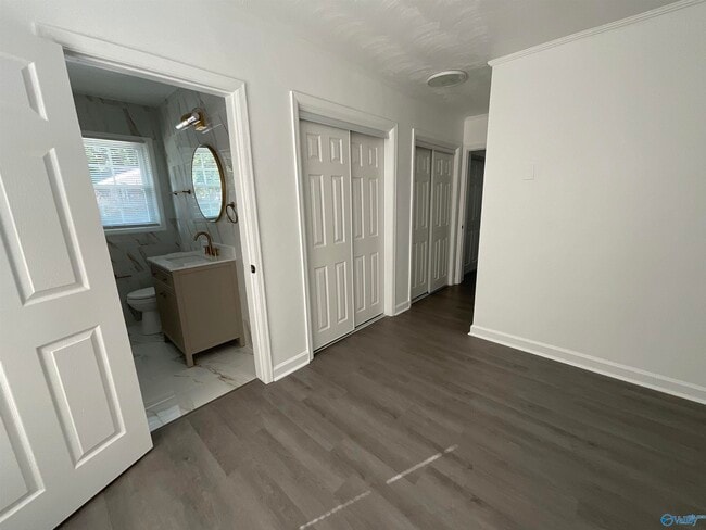 Building Photo - 1805 8th Ave SW