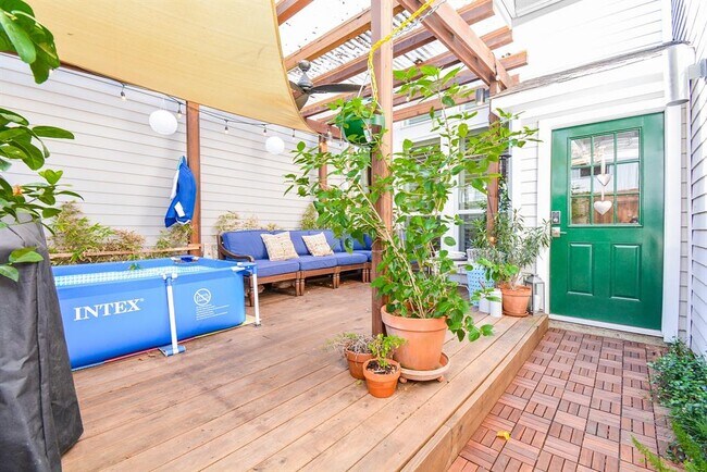 Building Photo - 2600 Nantucket Dr