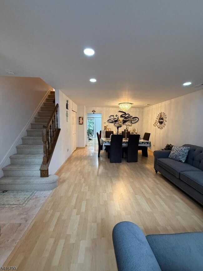 Building Photo - 195 Matlook Pl