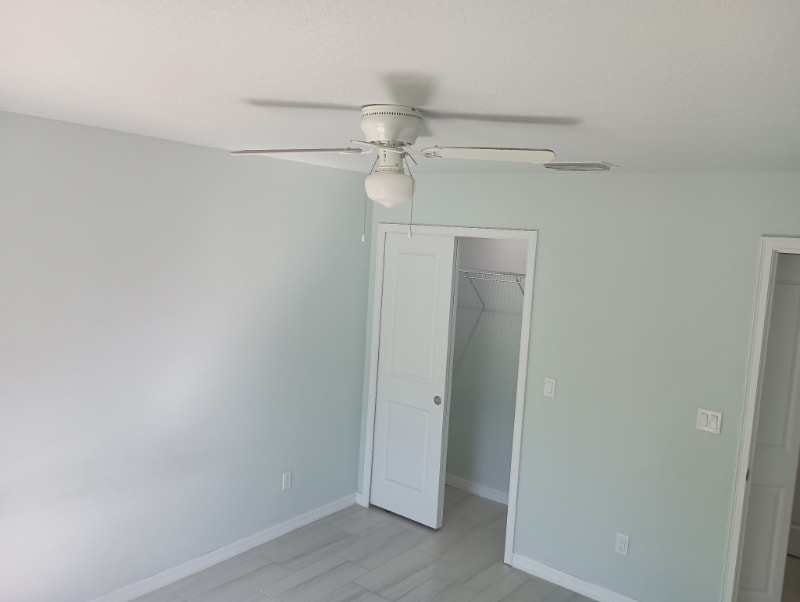 Building Photo - 985 Flomich St