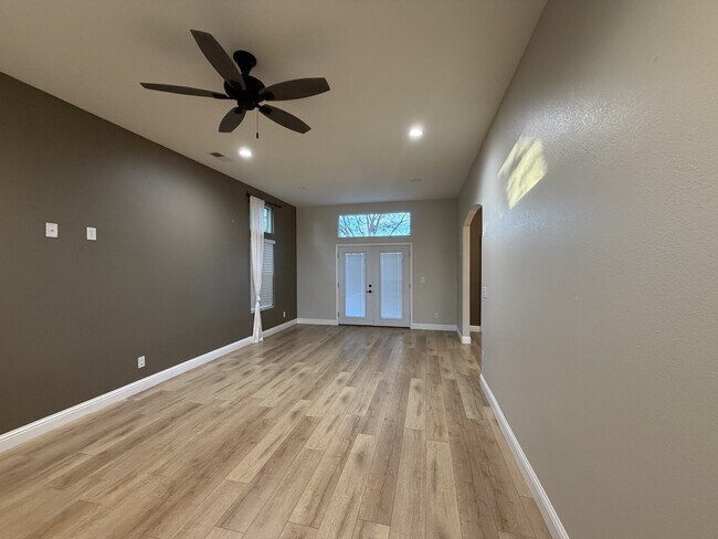 Building Photo - 1706 Guildford Way