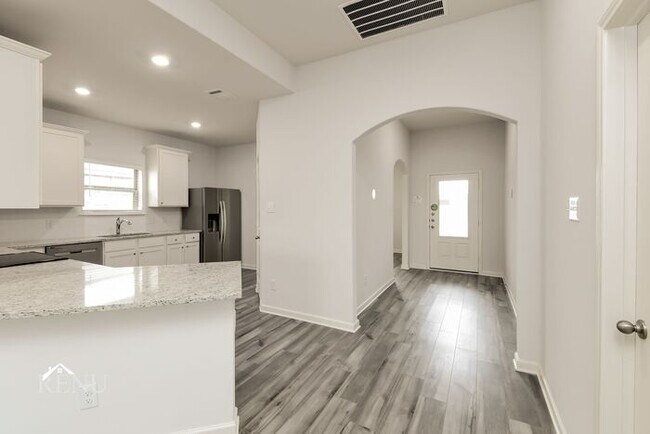 Building Photo - 1100 Wheatfield Ln